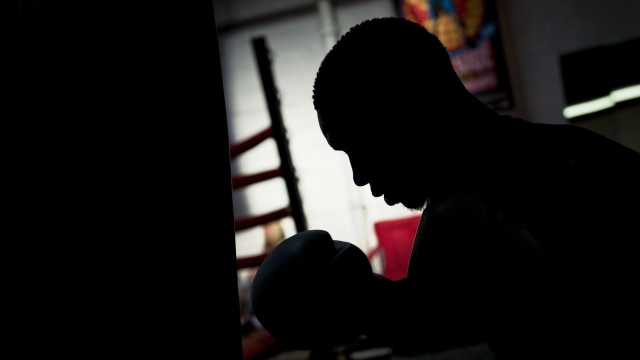 Ilustrasi tinju. (Foto: Brendan Smialowski / AFP)