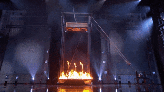 Aksi Sulap Escapologist Demian (Foto: Youtube/America's Got Talent)