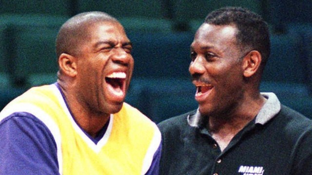Magic Johnson, Bob McAdoo (Foto: RHONA WISE / AFP)