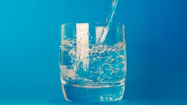 Gelas air putih. (Foto: Pexels)