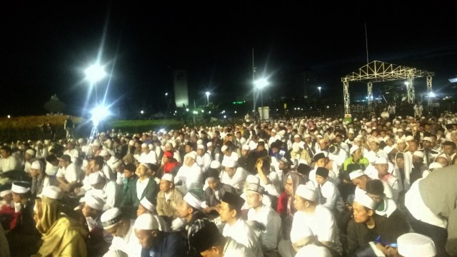 Massa aksi reuni 212 di Monas (Foto: Adhim Mugni/kumparan)