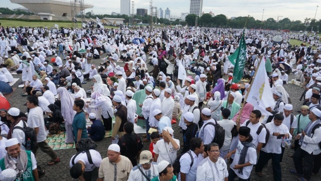 Aksi reuni 212 di Monas (Foto: Iqbal Firdaus/kumparan)