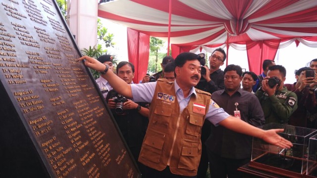 Penandatanganan prasasti Cesna Family (Foto: Pentak Lanud Adisutjipto)
