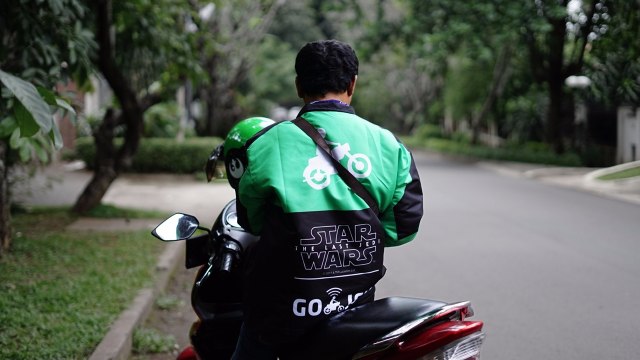 Kostum Go-Jek khusus 'Star Wars: The Last Jedi'. (Foto: Go-Jek)