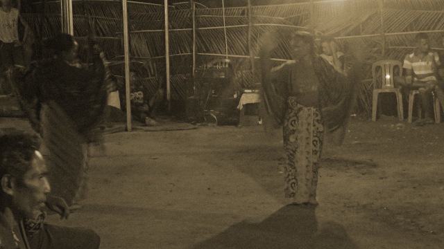 Terbakar Foti di Nusa Lontar (2)