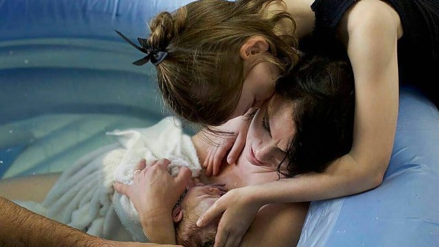 Water birth metode persalinan (Foto: Instagram/@katekennedybirthphotography)