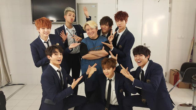 Bang Shi-hyuk dan BTS. (Foto: Twitter/@hitmanb)