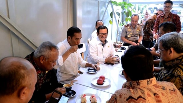 Jokowi kunjungi warung kopi “Sejiwa” (Foto: Dok. Biro Pers Setpres)