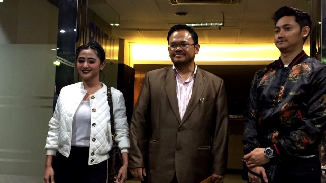 Dewi persik, Maha Buana, Angga Wijaya (Foto: Andre Josua/kumparan)