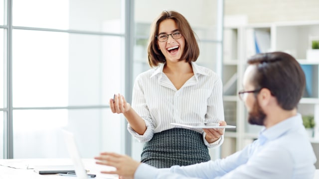 Tertawa terlalu kencang (Foto: Thinstock)