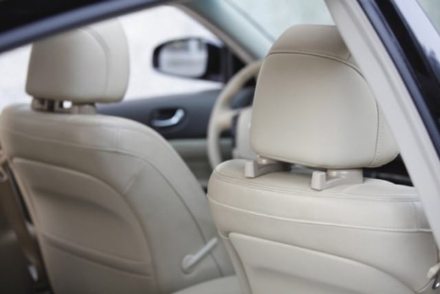 Ternyata Ini Lho Fungsi Lain dari Headrest Mobil Kamu