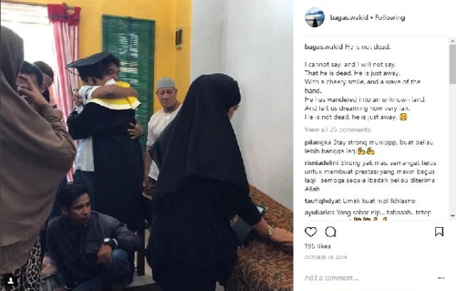 Bagas Wakid ketika orang tuanya meninggal (Foto: instagram / @bagas.wakid)