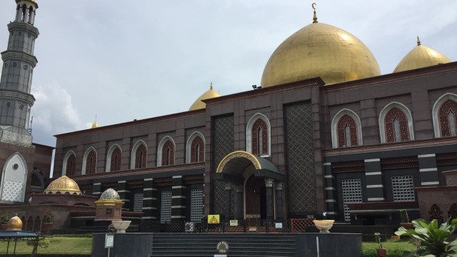 Masjid Kubah Emas, Depok Foto: Abdul Latif/kumparan