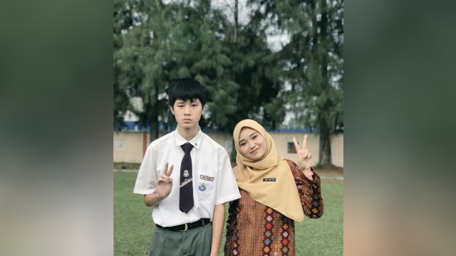 Amy Mistika dan muridnya (Foto: Twitter/@amymistika)
