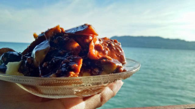 Rujak Natsepa. (Foto: Ochi Amanaturrosyidah/kumparan)