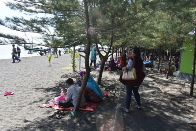 Pantai Duta Probolinggo Jadi Tempat Liburan Favorit Bagi Santri