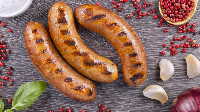 sosis mengandung lemak jenuh yang tinggi (Foto: Thinkstock)