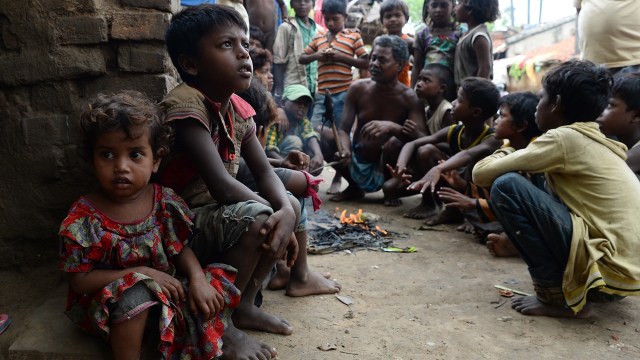 Anak di India. (Foto: SAJJAD HUSSAIN / AFP)