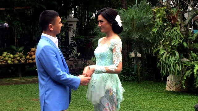 Lamaran Raditya Dika dan Anissa Aziza. (Foto: Maria Gabrielle Putrinda/kumparan)