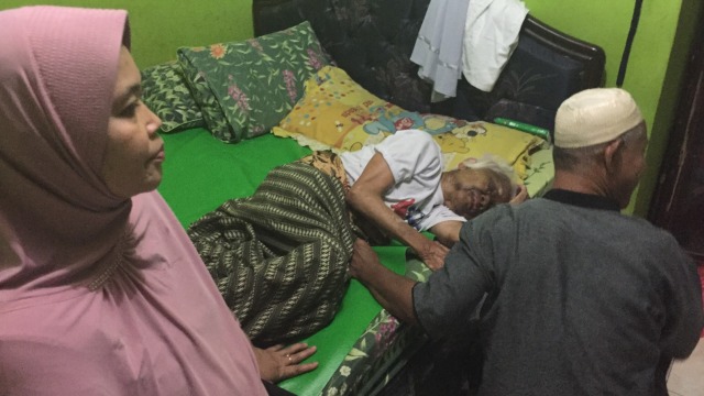 Kondisi nenek Sarpinah (Foto: Andreas Ricky Febrian/kumparan)