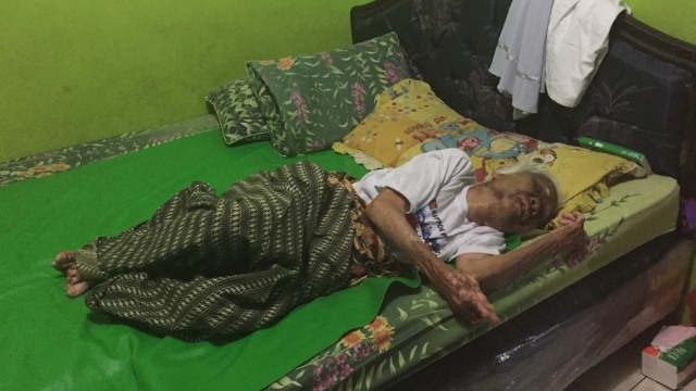 Kondisi nenek Sarpinah (Foto: Andreas Ricky Febrian/kumparan)