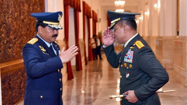 Pelantikan Panglima TNI Marsekal Hadi Tjahjanto. (Foto: dok. Agus Suparto - Presidential Palace)