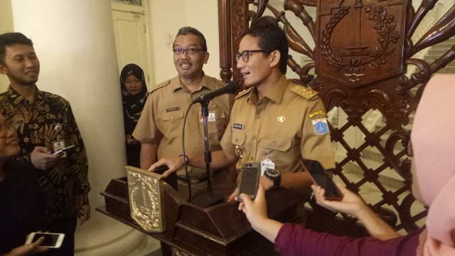 Sandi mencoba mimbar baru di Balai Kota (Foto: Johanes Hutabarat/kumparan)