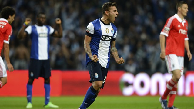 Otamendi saat masih berseragam Porto. (Foto: AFP Photo)