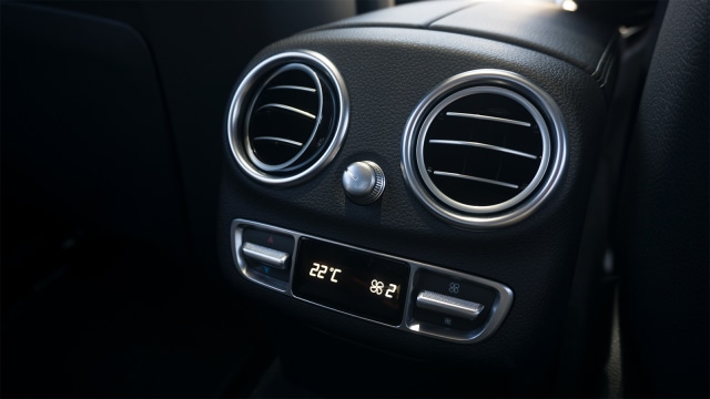 Mercedes-Benz C300 AMG Line (Foto: Gesit Prayogi/kumparan)