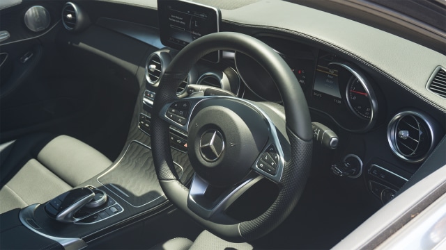 Mercedes-Benz C300 AMG Line (Foto: Gesit Prayogi/kumparan)