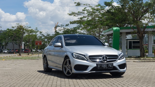 Mercedes-Benz C300 AMG Line (Foto: Gesit Prayogi/kumparan)