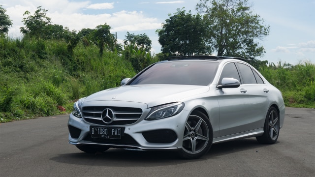 Mercedes-Benz C300 AMG Line (Foto: Gesit Prayogi/kumparan)