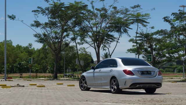Mercedes-Benz C300 AMG Line (Foto: Gesit Prayogi/kumparan)