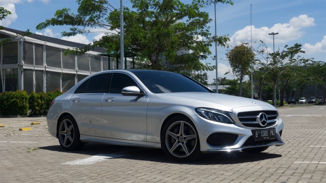 Mercedes-Benz C300 AMG Line (Foto: Gesit Prayogi/kumparan)