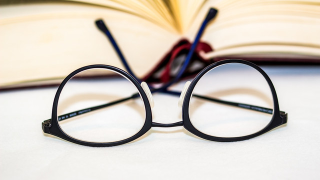 Ilustrasi kacamata (Foto: Pixabay)