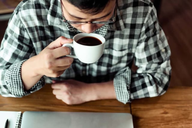 Apa Yang Terjadi Jika Pencandu Kopi Tidak Ngopi Seharian?