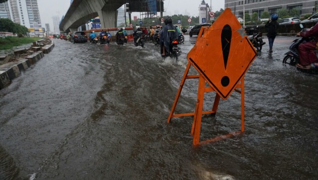 Genangan air hujan Foto: Jamal Ramadhan/kumparan