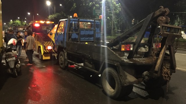 Derek liar diangkut oleh Reskrimum PMJ Foto:  Andreas Ricky Febrian/kumparan