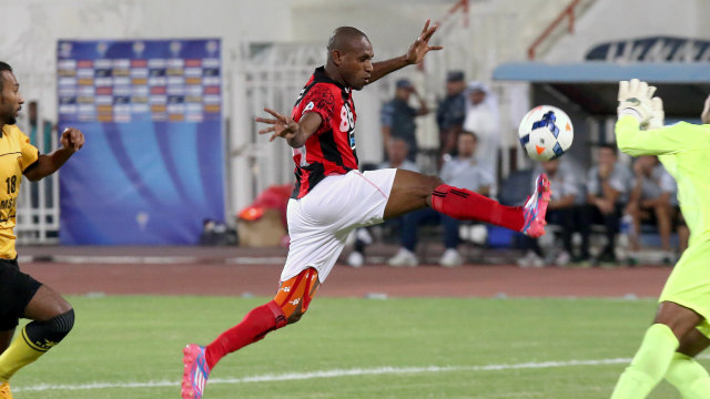 Boaz Solossa  (Foto: YASSER AL-ZAYYAT / AFP)