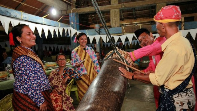 Suku Sahu saat pesta panen (Foto: Instagram/@inkaprawirasasr)