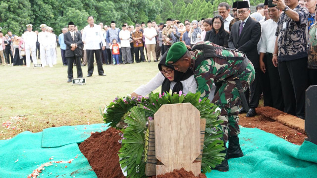 Proses pemakaman AM Fatwa (Foto: Fitra Andrianto/kumparan)