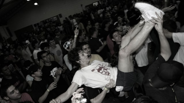 ilustrasi Moshing Foto: Flickr/micadew