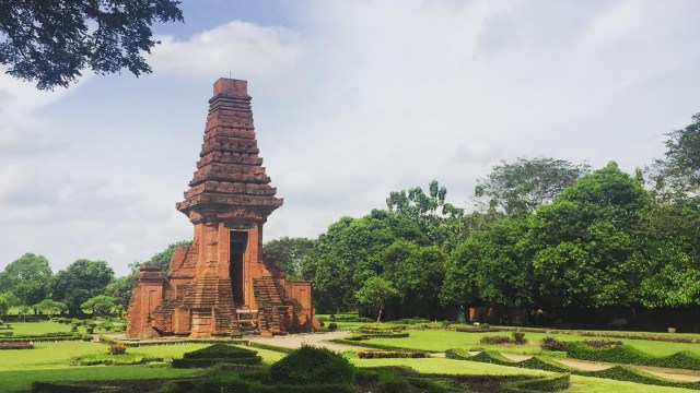 Gapura Bajang Ratu di Trowulan. (Foto: Instagram @chargeable)