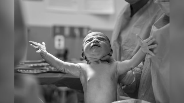 Bayi lahir (Foto: Unsplash)