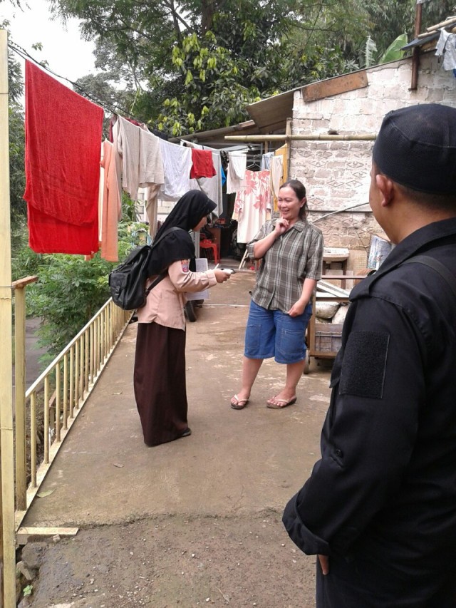 Santri SMP Kreatif iHAQi Boarding School menggelar Bakti sosial ke warga kurang mampu