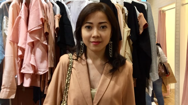 Karina dengan aksesoris COTTONINK X CouCou. (Foto: Adisty Putri Utami/kumparan)