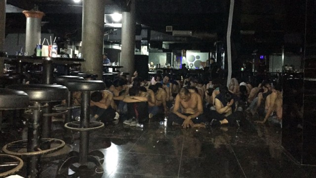 BNN grebek diskotik Kedoya (Foto: Reki Febrian/Kumparan)