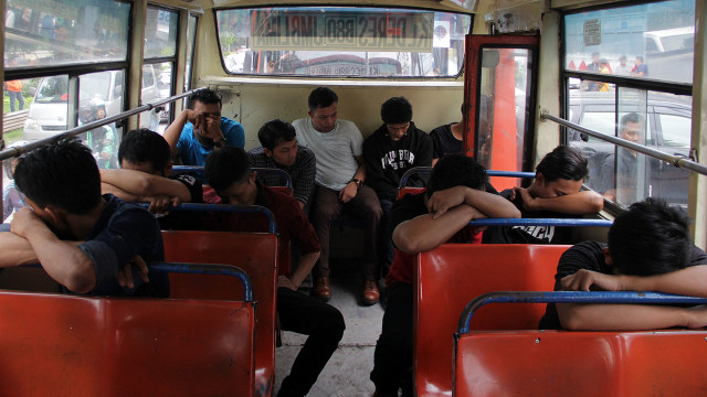 Penggrebekkan diskotek MG (Foto: Jamal Ramadhan/Kumparan)