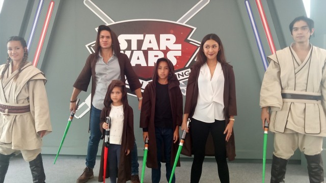 Keluarga Andrew White & Nana Mirdad (Foto: Prabarini Kartika/kumparan)