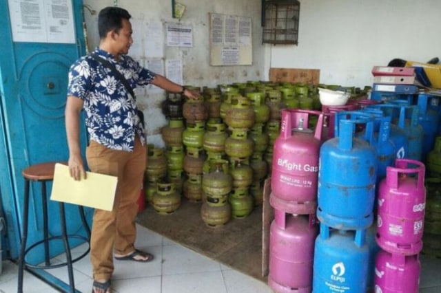 Diam-diam Jual Gas 3 Kg Lebih Mahal, AM Ditangkap Polisi